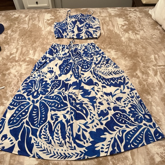 Banana Republic Dresses & Skirts - Banana Republic Blue & White Floral Two-Piece Set.